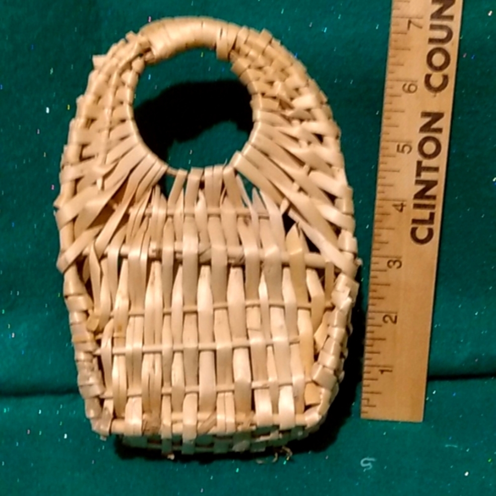 Small wicker wall basket for keys or fake plants
